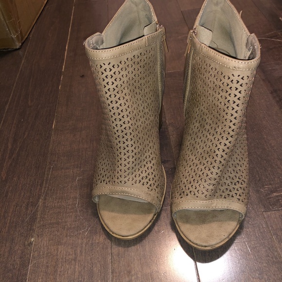 ❌ Brown Booties - Picture 3 of 8
